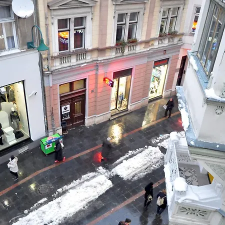 Modern Colorful Artistic - Main Street! Daire